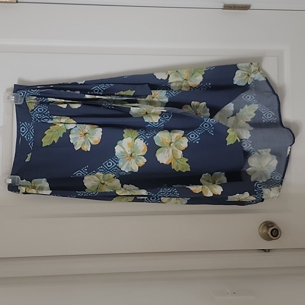 SO Size Juniors' M SO Flowy Wrap Midi Skirt, Excellent Used Condition